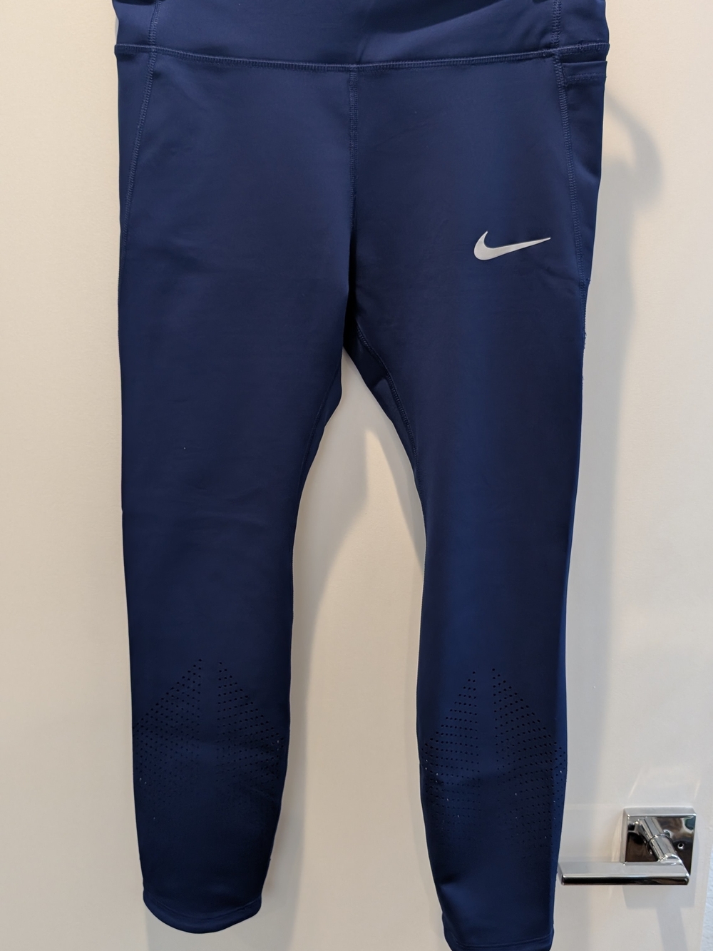Nike Women's Dark Navy Athletic Leggings with Reflective Swoosh